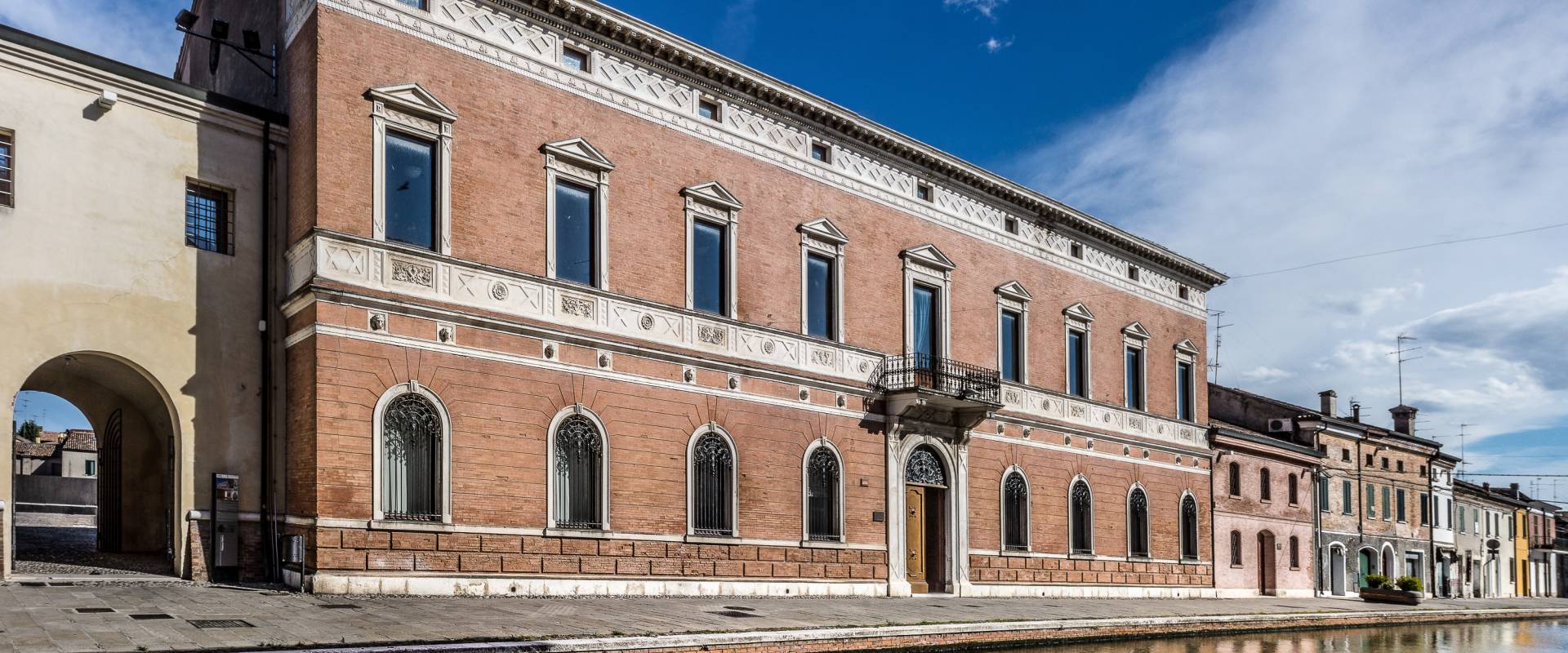 Palazzo Bellini Comacchio photo by Vanni Lazzari